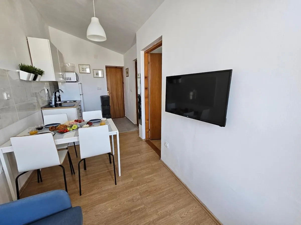 Studio Apartment Pegy Vir