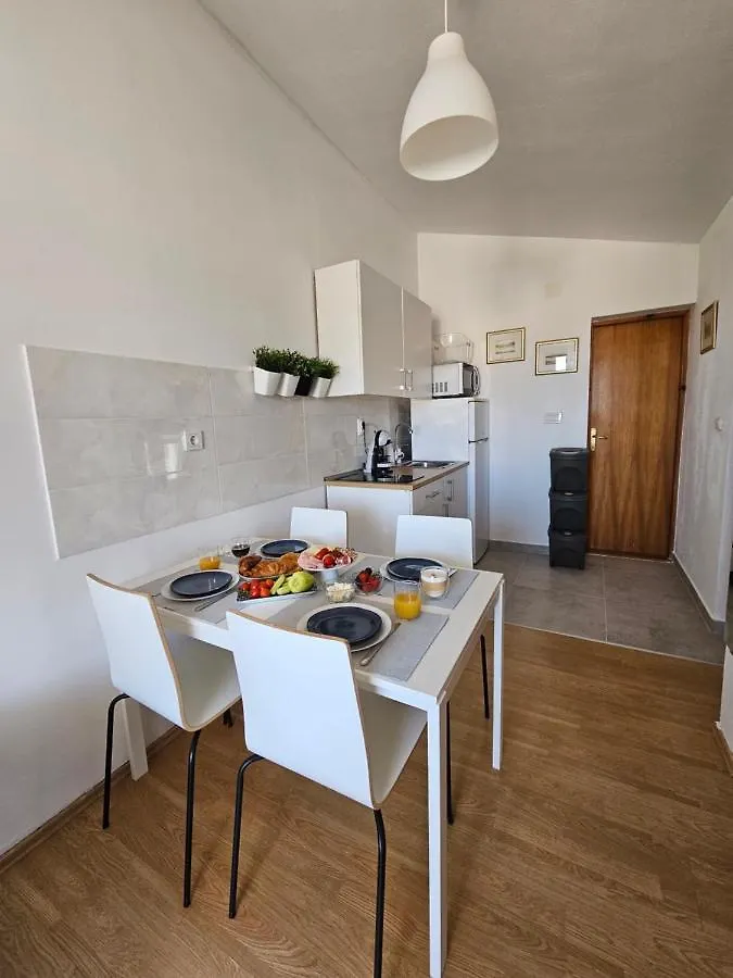 Studio Apartment Pegy Vir