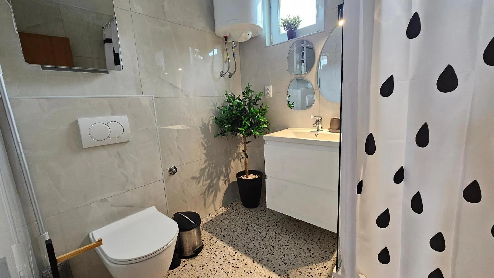 Studio Apartment Pegy Vir 0*,
